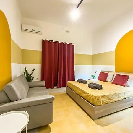 Sunfire 1 - Sliema Strand, * グジラ